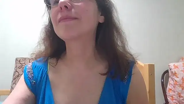 Snapshot of HollyJewel chatting on June 21, 2026, 6:32 pm HollyJewel online show from June 21, 2026, 6:32 pm