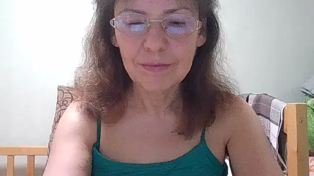 Snapshot of HollyJewel chatting on July 17, 2026, 7:08 pm HollyJewel online show from July 17, 2026, 7:08 pm