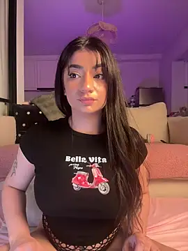 ZoeZayd online show from April 1, 2026, 9:01 pm