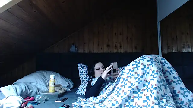 BoeseMoni1998 online show from October 21, 2025, 8:04 am