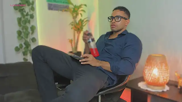 Snapshot of LincomAmith chatting on February 23, 2025, 4:50 am LincomAmith online show from February 23, 2025, 4:50 am