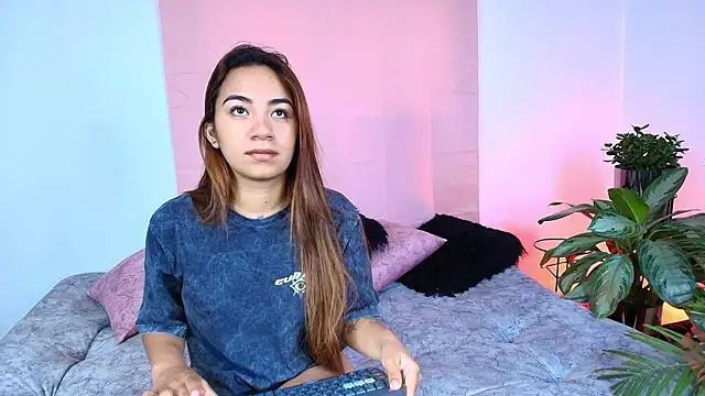 Jules n Gia online show from November 1, 2025, 5:37 pm