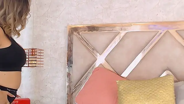 JoannaStanford online show from November 18, 2025, 1:44 am