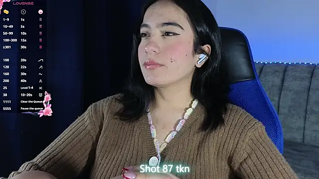Snapshot of ZaraDames_ chatting on July 2, 2026, 2:22 am ZaraDames online show from July 2, 2026, 2:22 am
