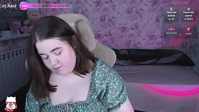 Estelle Hicks online show from May 16, 2026, 7:01 pm