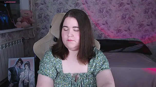 Snapshot of Estelle_Hicks chatting on June 5, 2026, 7:08 pm Estelle Hicks online show from June 5, 2026, 7:08 pm
