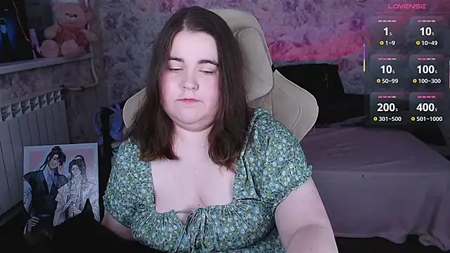 Snapshot of Estelle_Hicks chatting on June 16, 2026, 7:27 pm Estelle Hicks online show from June 16, 2026, 7:27 pm