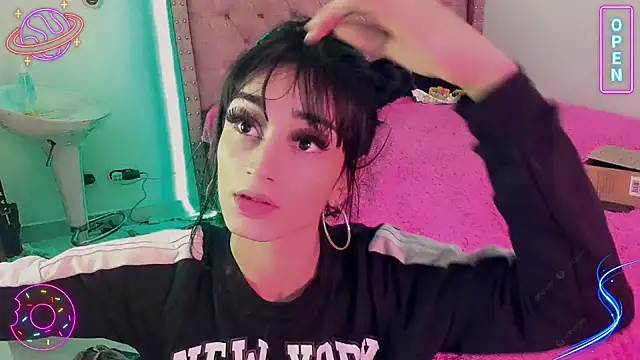 Snapshot of LittleEmmaa chatting on December 30, 2024, 12:09 pm LittleEmmaa online show from December 30, 2024, 12:09 pm