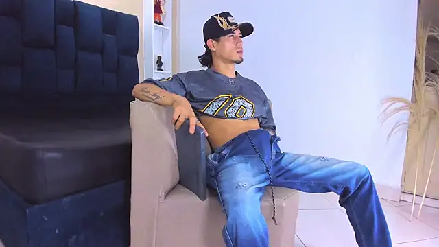 Snapshot of Jhonn_Rhyss chatting on November 28, 2025, 2:36 am Jhonn Rhyss online show from November 28, 2025, 2:36 am