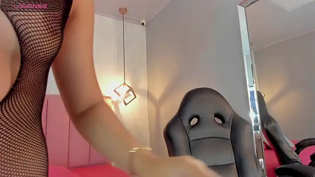 SUNNYCYRUS online show from October 22, 2025, 12:38 pm