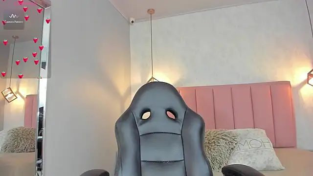 SUNNYCYRUS online show from February 13, 2026, 1:29 pm