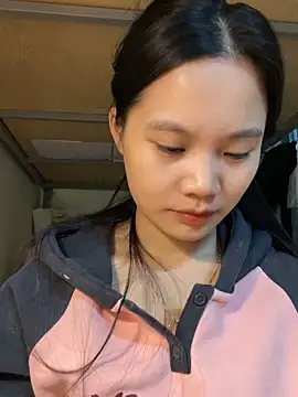 Snapshot of Be-MyMy chatting on December 20, 2024, 12:05 pm Be-MyMy online show from December 20, 2024, 12:05 pm