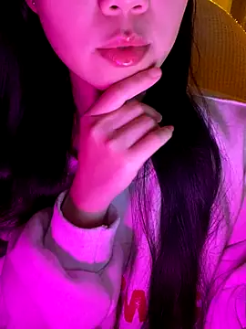 minmin2kk5 online show from November 7, 2025, 4:51 pm