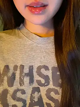 minmin2kk5 online show from April 19, 2026, 3:44 pm