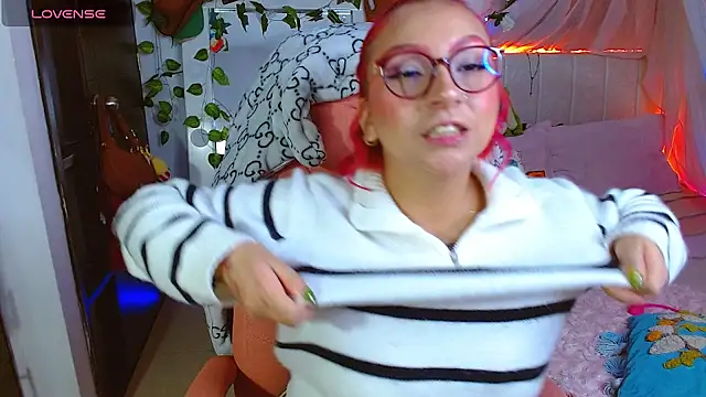 Littlerouse  online show from April 23, 2026, 7:52 am