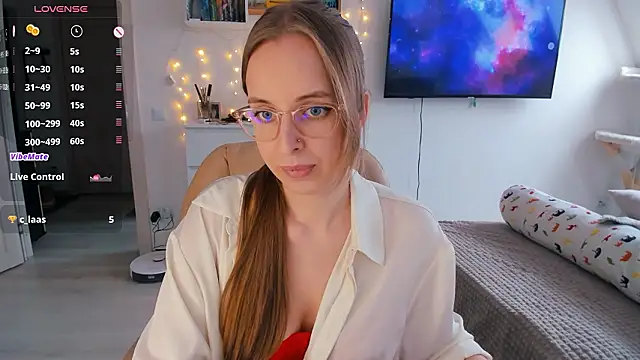 violet blue eyes online show from February 6, 2026, 11:24 am