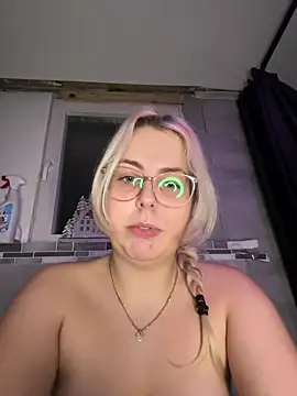 Snapshot of Livewithlucy chatting on December 21, 2024, 7:24 am Livewithlucy online show from December 21, 2024, 7:24 am