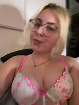 Snapshot of Livewithlucy chatting on December 29, 2024, 3:46 pm Livewithlucy online show from December 29, 2024, 3:46 pm