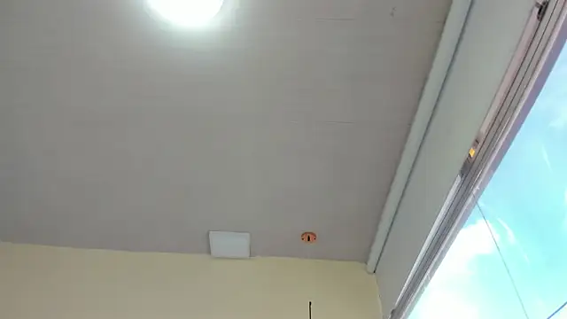 Cherllynn online show from December 19, 2025, 3:52 pm