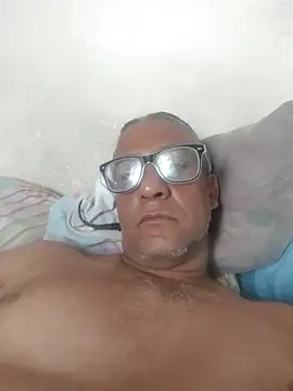 OscarGuerr online show from October 10, 2025, 2:49 pm