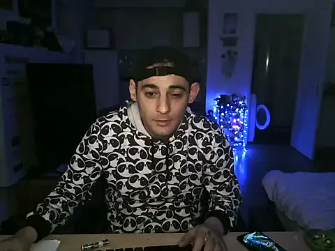 mihaimichael online show from November 30, 2025, 3:21 am