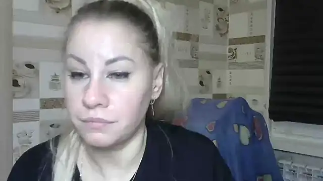 TherestlessKitty online show from December 18, 2025, 8:04 pm