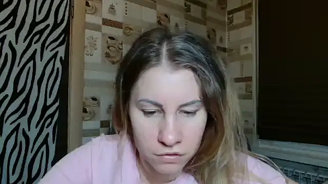 Snapshot of TherestlessKitty chatting on February 16, 2026, 10:28 pm TherestlessKitty online show from February 16, 2026, 10:28 pm