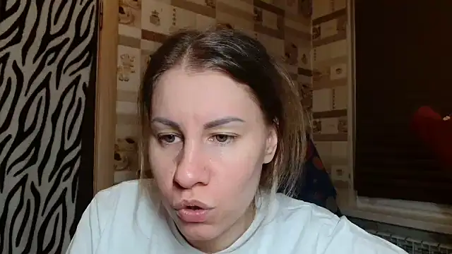 Snapshot of TherestlessKitty chatting on February 17, 2026, 10:16 pm TherestlessKitty online show from February 17, 2026, 10:16 pm