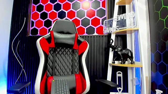 Snapshot of Tayzon_Foxxx chatting on March 23, 2026, 8:13 pm Tayzon Foxxx online show from March 23, 2026, 8:13 pm