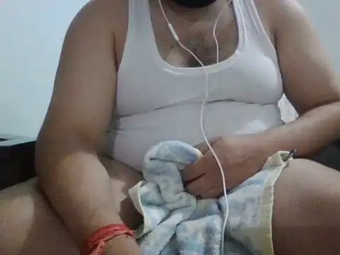 ARYANAVAILABLE online show from November 14, 2025, 9:13 pm