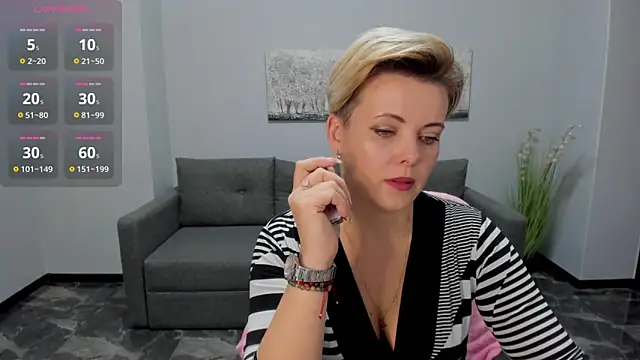 Snapshot of Julia_Wilsone chatting on December 2, 2024, 10:39 am Julia Wilsone online show from December 2, 2024, 10:39 am