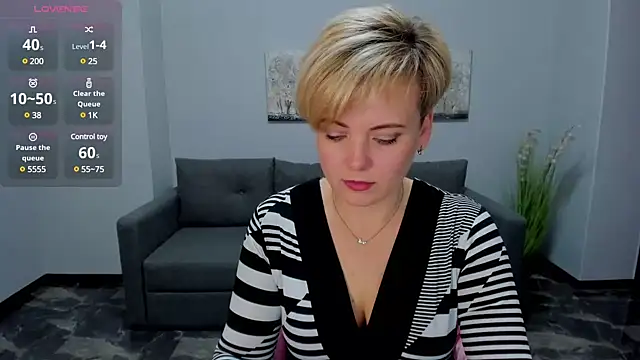 Snapshot of Julia_Wilsone chatting on December 3, 2024, 6:59 am Julia Wilsone online show from December 3, 2024, 6:59 am