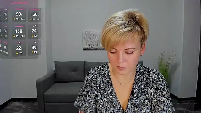 Snapshot of Julia_Wilsone chatting on December 7, 2024, 6:32 am Julia Wilsone online show from December 7, 2024, 6:32 am