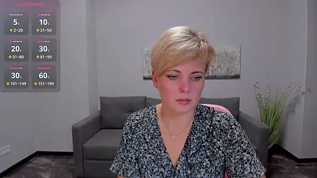 Snapshot of Julia_Wilsone chatting on December 10, 2024, 1:00 pm Julia Wilsone online show from December 10, 2024, 1:00 pm