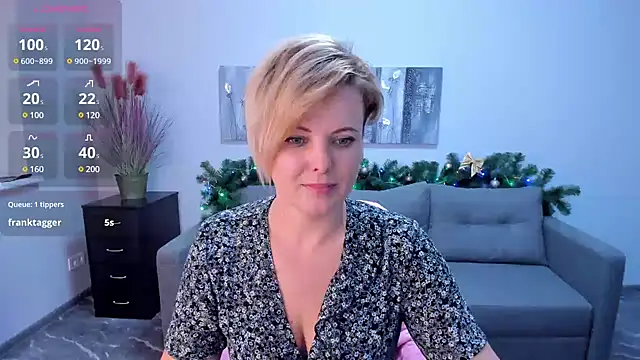 Snapshot of Julia_Wilsone chatting on January 5, 2025, 6:35 pm Julia Wilsone online show from January 5, 2025, 6:35 pm