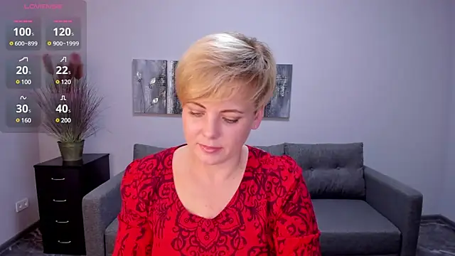 Snapshot of Julia_Wilsone chatting on January 12, 2025, 1:37 pm Julia Wilsone online show from January 12, 2025, 1:37 pm
