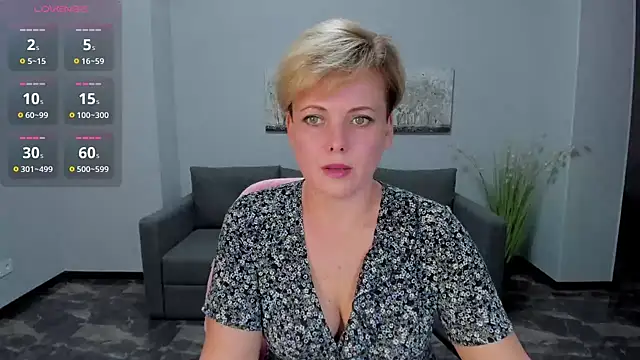 Snapshot of Julia_Wilsone chatting on January 14, 2025, 2:00 pm Julia Wilsone online show from January 14, 2025, 2:00 pm