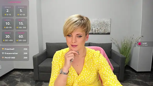 Snapshot of Julia_Wilsone chatting on January 18, 2025, 3:59 pm Julia Wilsone online show from January 18, 2025, 3:59 pm