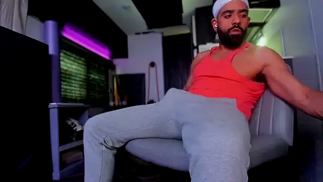 Snapshot of DirtyDrizzy chatting on February 10, 2026, 8:13 pm DirtyDrizzy online show from February 10, 2026, 8:13 pm