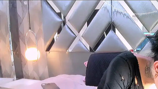 MadisonWood01 online show from April 19, 2026, 6:24 am