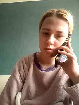 Snapshot of Gussie_Bridie chatting on March 1, 2025, 6:24 am Gussie Bridie online show from March 1, 2025, 6:24 am