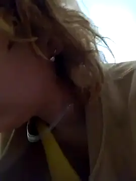 Snapshot of Gussie_Bridie chatting on November 13, 2025, 4:22 am Gussie Bridie online show from November 13, 2025, 4:22 am