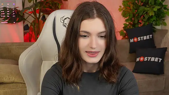 Britney054 online show from December 10, 2024, 4:02 am