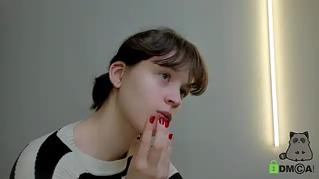 Alina Mills online show from November 4, 2025, 8:35 am