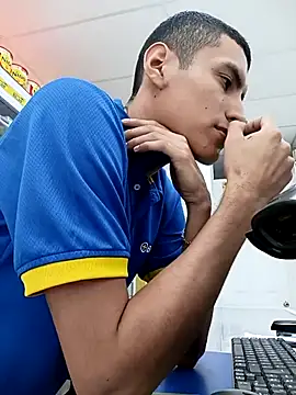 Rogersmit2 online show from April 5, 2026, 5:43 pm