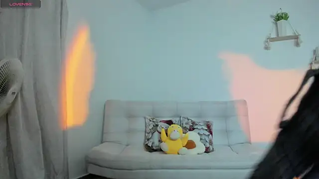 AprilDubois online show from December 5, 2024, 8:11 pm