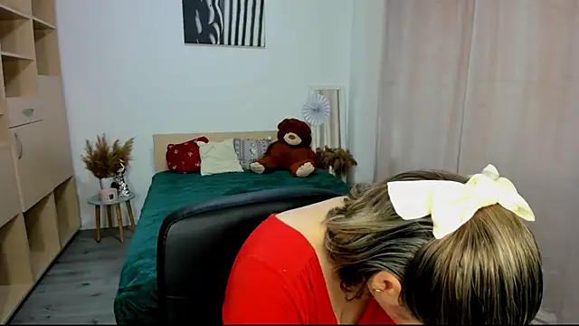 Snapshot of Alexa_Dolly12 chatting on December 17, 2025, 7:03 am Alexa Dolly12 online show from December 17, 2025, 7:03 am