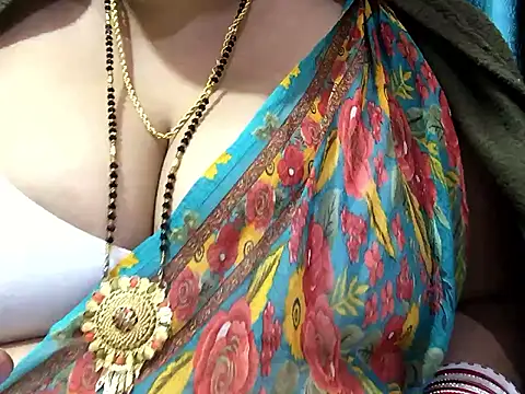 Snapshot of Desi_bhabhiii chatting on December 3, 2024, 6:26 am Desi bhabhiii online show from December 3, 2024, 6:26 am