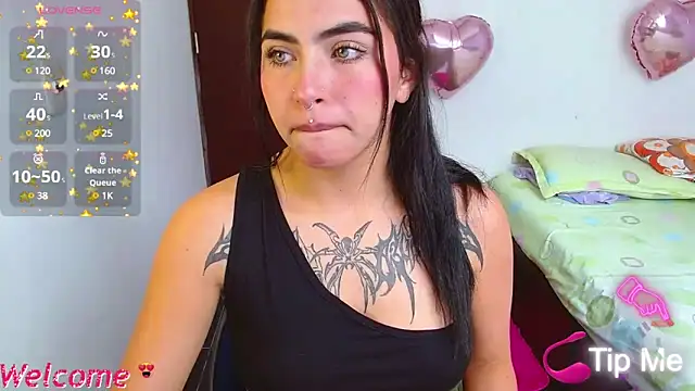  luna torres online show from December 7, 2024, 9:44 pm