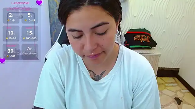  luna torres online show from December 3, 2025, 1:20 pm